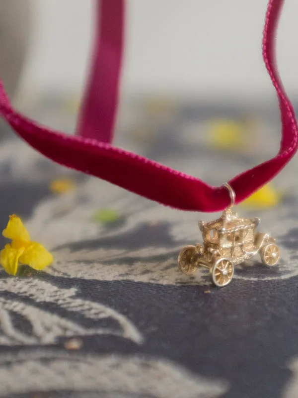 Carriage (Vintage Golden Charm)