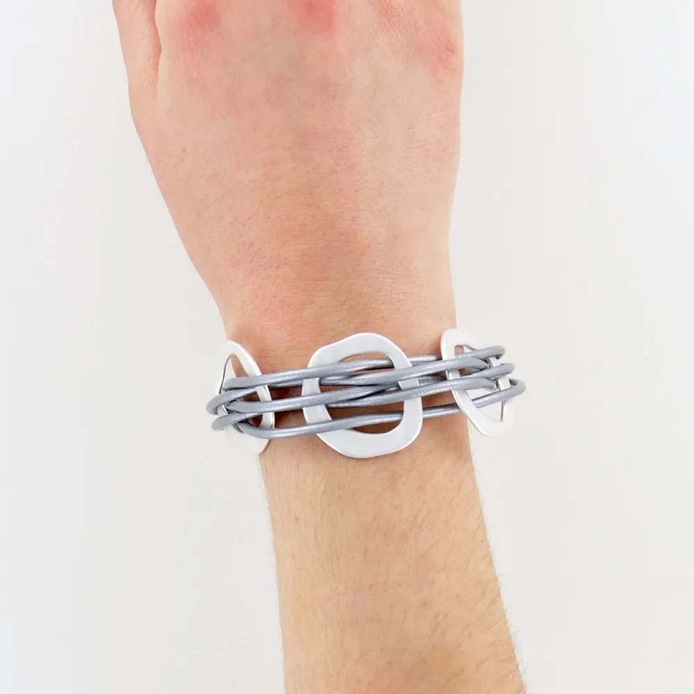 LIGHT GREY LEATHER BRACELET WITH MATTE SILVER OPEN