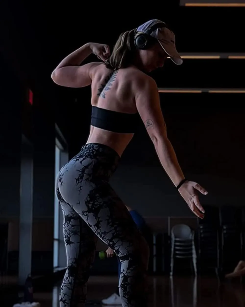 SUUKSESS Women Seamless Halter Sports Bra Open Back Padded Workout Crop Tank Tops